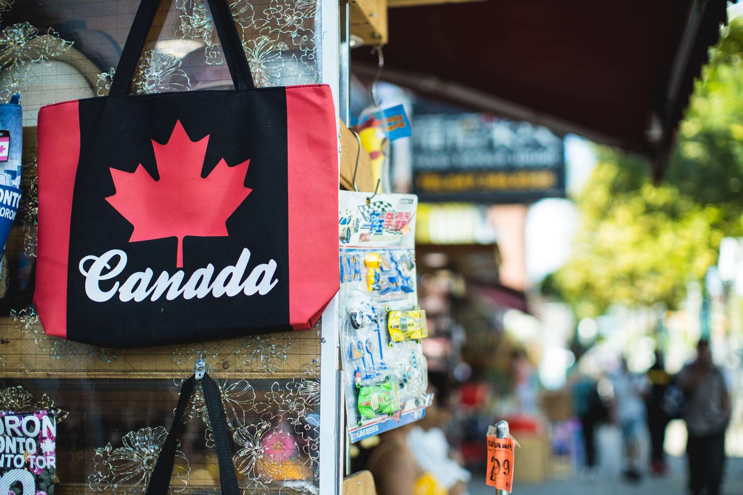 Cắt Giảm Lãi Suất Có Thể Giúp Kinh Tế Canada Tránh Được Những Rủi Ro