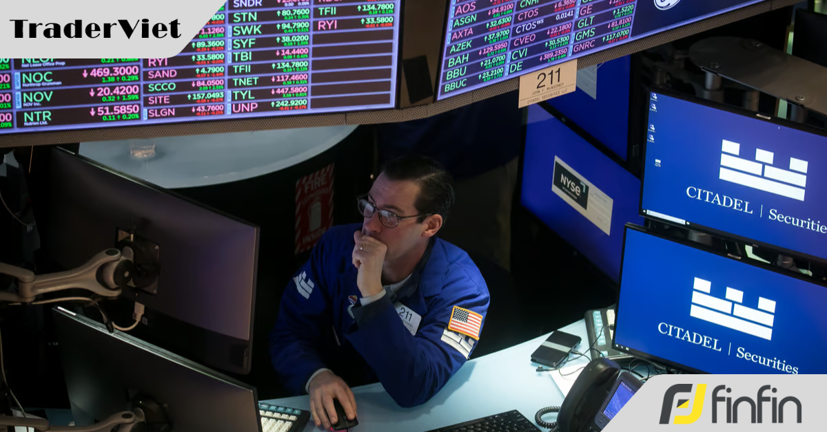 Tin nóng tài chính đầu ngày 08/10 - Cổ phiếu bị ảnh hưởng bởi đợt bán tháo công nghệ, trong khi lo ngại chiến tranh đẩy giá dầu tăng