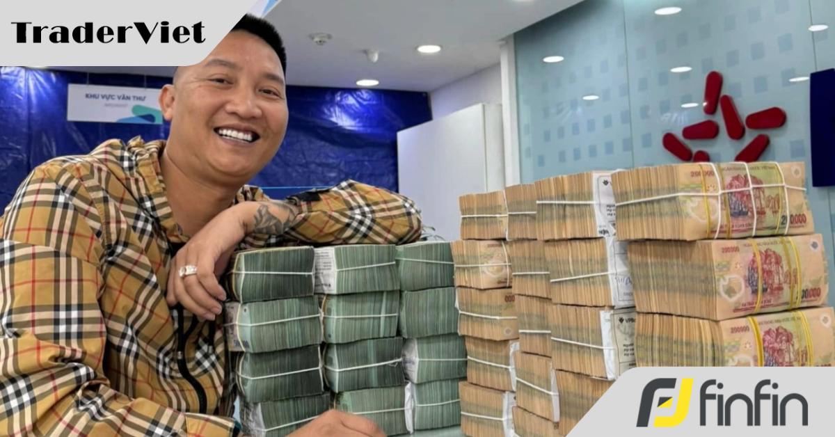 Nhiều cảnh sát làm việc tại nhà Huấn Hoa Hồng