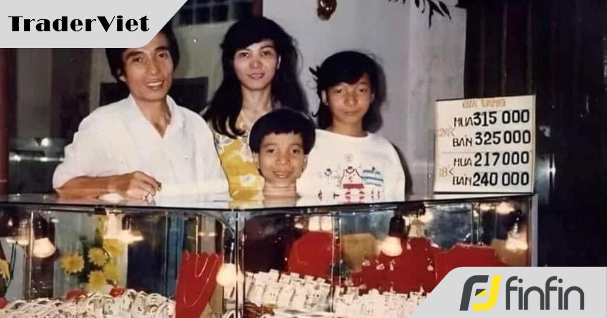 Buôn vàng từ thời giá chỉ 325,000 đồng/chỉ, gia đình này giờ ra sao?