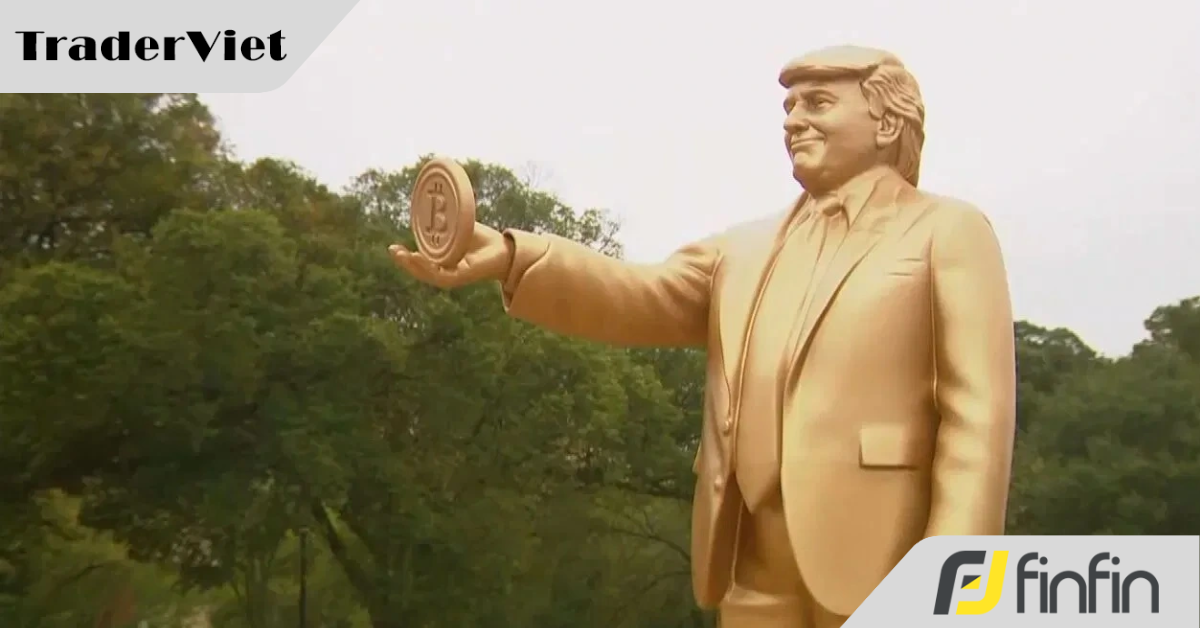 Xuất hiện tượng vàng ông Trump cầm Bitcoin trước tòa quốc hội Mỹ