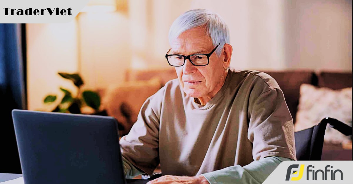 Cụ ông 88 tuổi vẫn kiếm bộn tiền từ giao dịch, dùng cả kính lúp để 'soi chart'