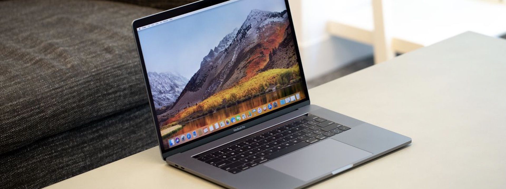 Nên mua laptop như thế nào để trade coin? Mua Macbook hay Windows?