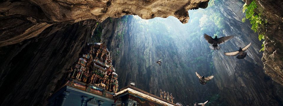 (Vui vẻ) Bao nhiêu người thoát ra được động này?