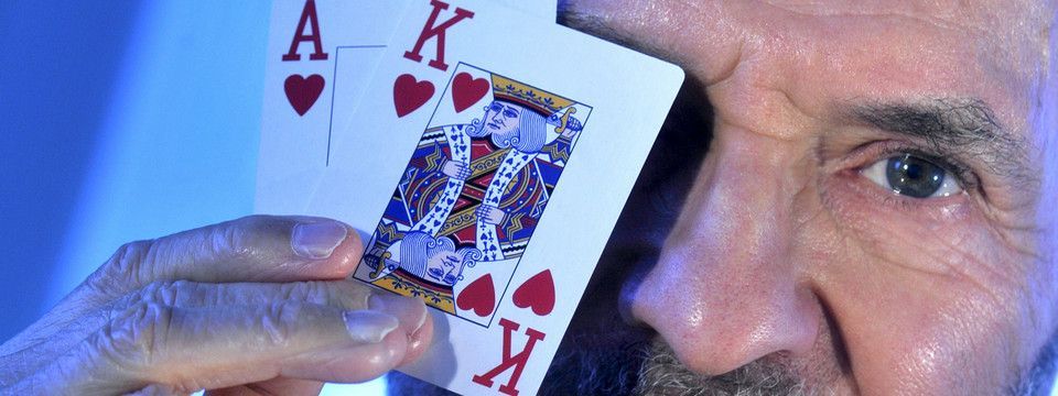 (Sách) Người Đàn Ông Đánh Bại Mọi Thị Trường - Ngã mũ kính phục huyền thoại của 3 giới