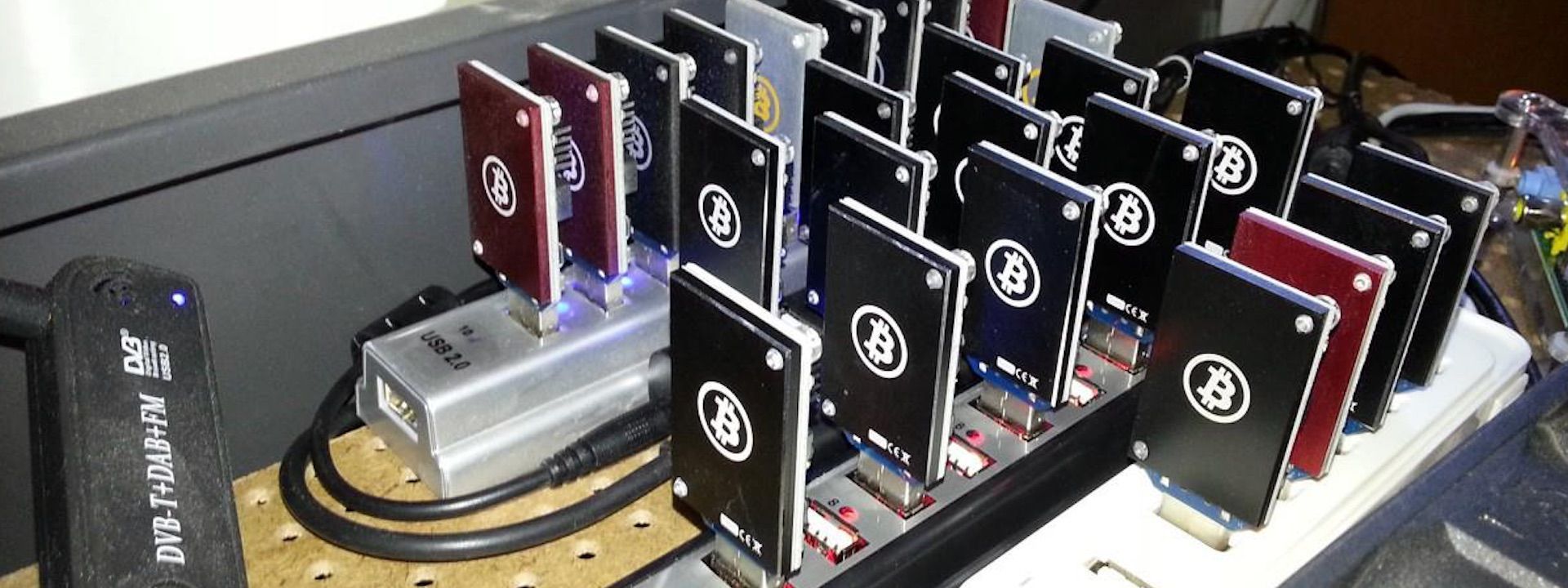 Thợ mỏ Trung Quốc bán máy đào ASICs cũ như bán ve chai