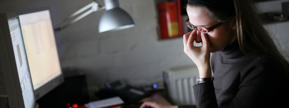 Áp dụng nguyên tắc 20-20-20 để bảo vệ đôi mắt cho Day Trader