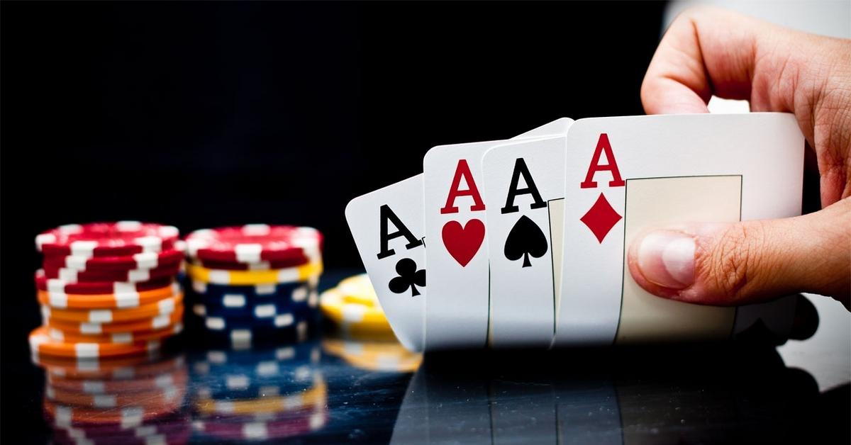 Tại sao những tay chơi bài poker chuyên nghiệp có thể trở thành những trader danh bất hư truyền?