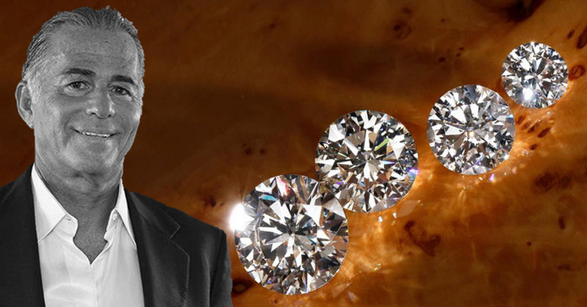 Bi hài câu chuyện Trader tỷ phú kim cương qua đời vì phẫu thuật làm to ... cái ấy!