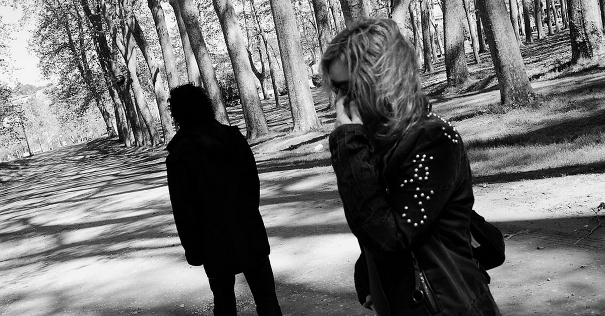 (Tâm sự) Tôi chỉ nói dối bận để trade FOREX mà vợ trả nhẫn, viết đơn ly hôn