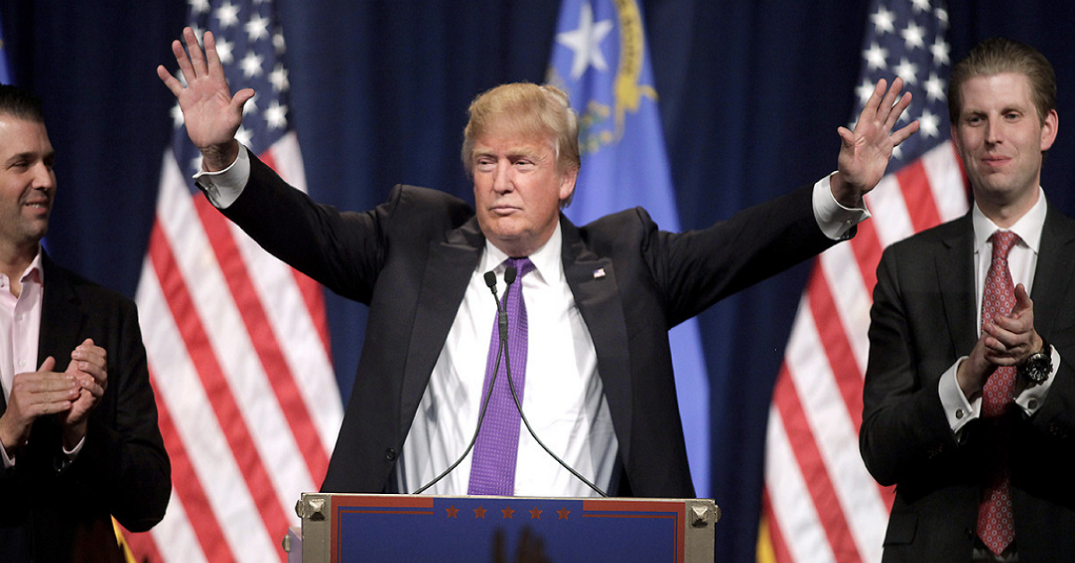 Kiếm được 1 triệu USD mỗi giờ tiền gây quỹ, ông Trump "làm" một ngày hơn đối thủ "cày" cả quý