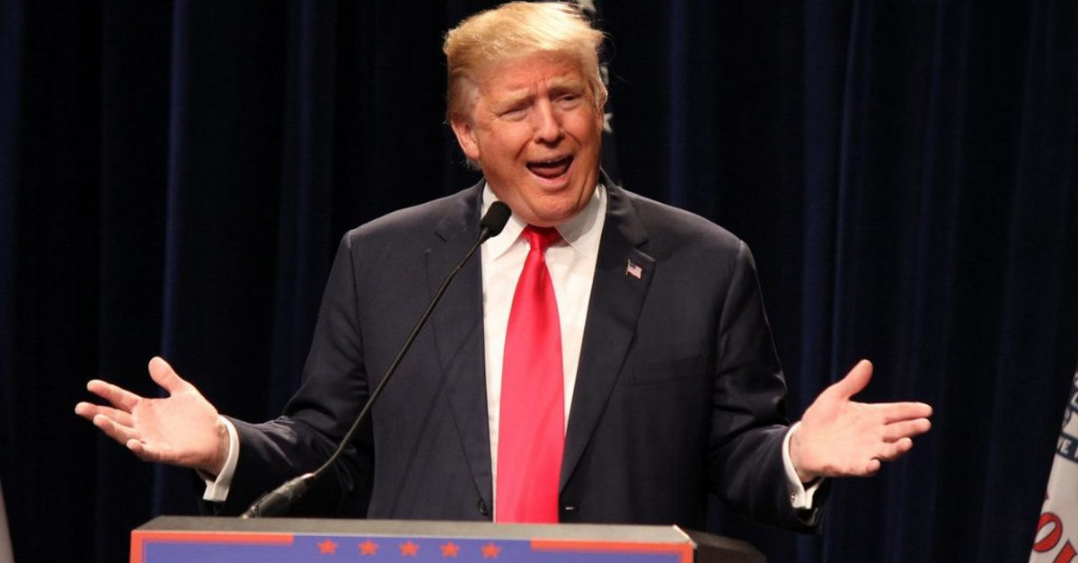 Thị trường chứng khoán sẽ ra sao, nếu Bác Trump "rớt đài" Tổng Thống?