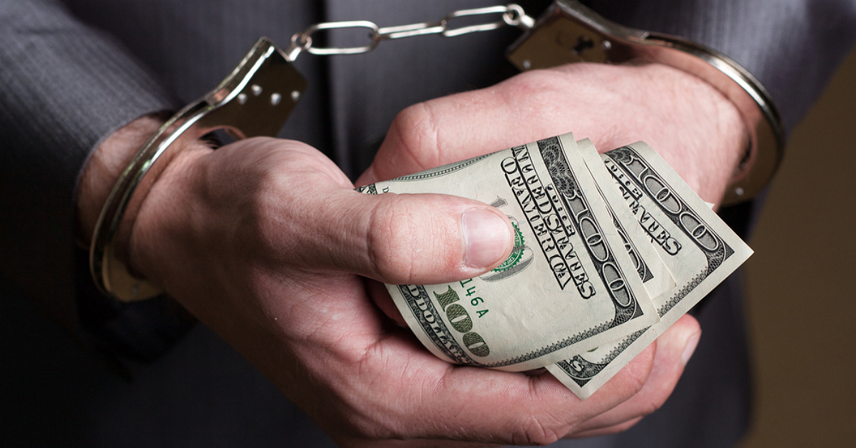 Tài khoản tăng gấp 3 chỉ trong chưa đầy 1 tháng, chuyên viên phân tích có nguy cơ ngồi tù