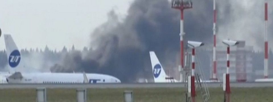 Nhầm lẫn có khủng bố ở sân bay Nga. Đây có phải là tin đã đẩy giá vàng và JPY lên mạnh?