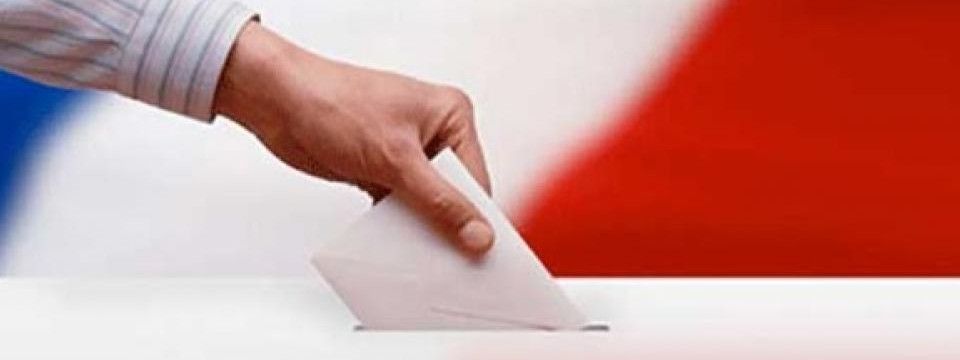 Bầu cử tổng thống Pháp - Nhìn sao giống "thế" gây bão ngày xưa quá