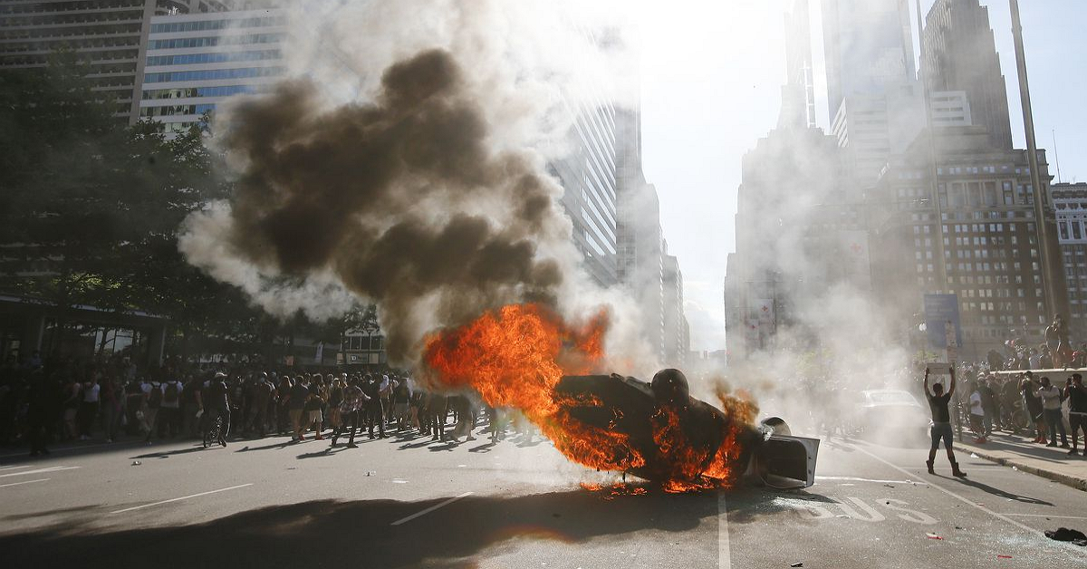 Hàng loạt thương hiệu xa xỉ bị "dọn sạch" cửa hàng giữa làn sóng biểu tình bạo loạn tại Mỹ