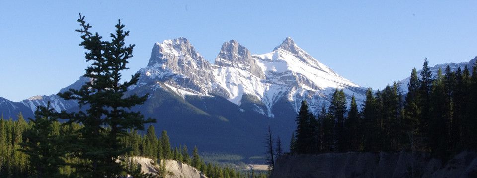 Mô hình giá Three Falling Peaks - Ba đỉnh thấp dần