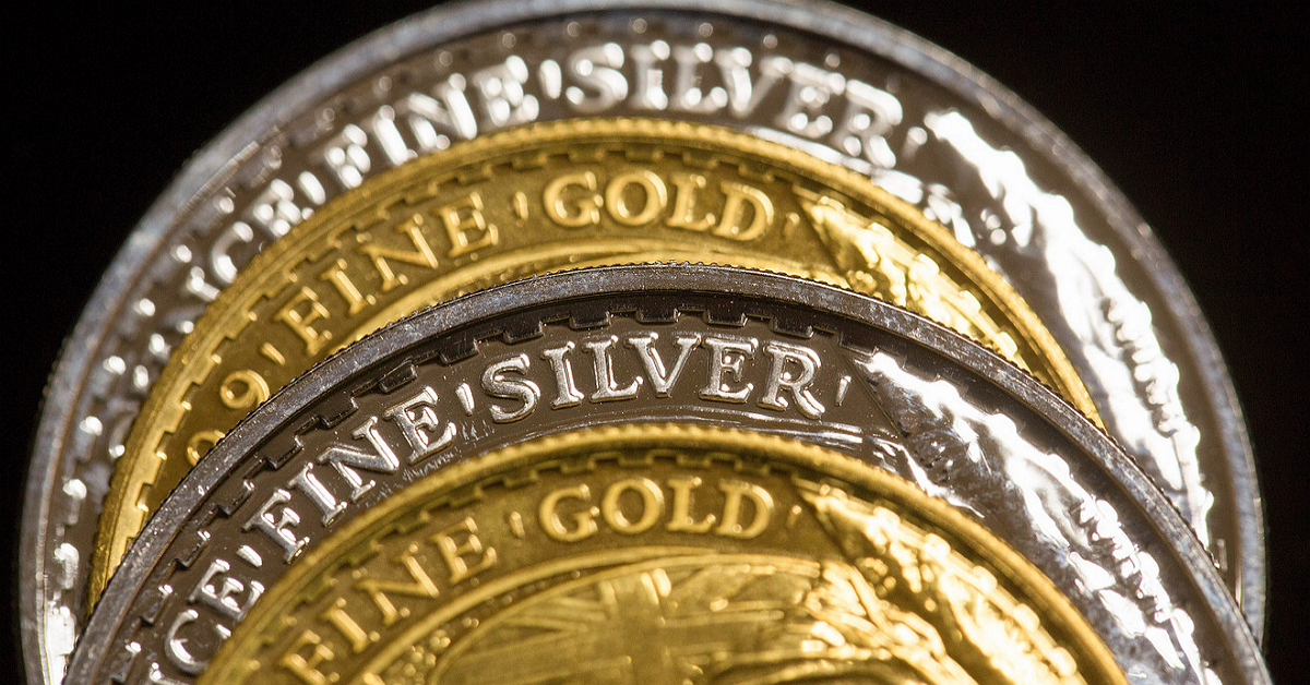 Bất thường hiện tượng vàng bạc đang bị bán tháo?