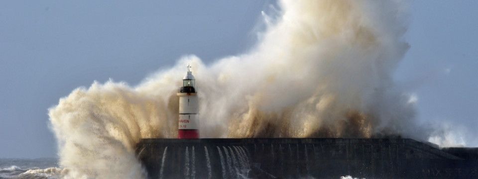 Bão khủng cho USDCAD vừa xô bờ