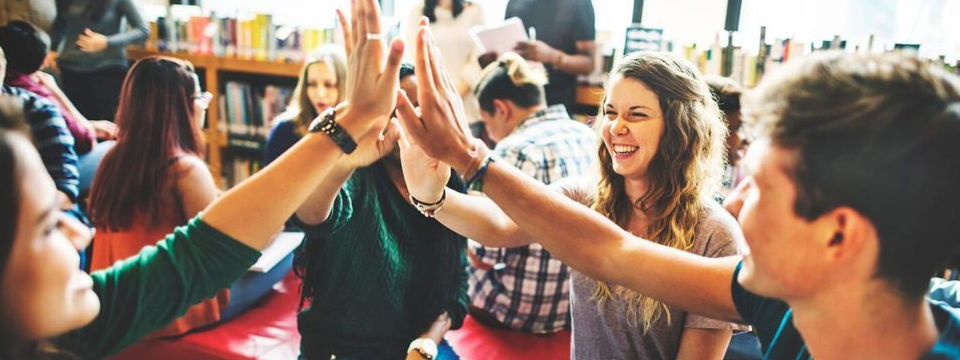 Có hay không một hệ thống có sự kết hợp nhiều loại hình phân tích cùng lúc mang tên Hybrid Trading?