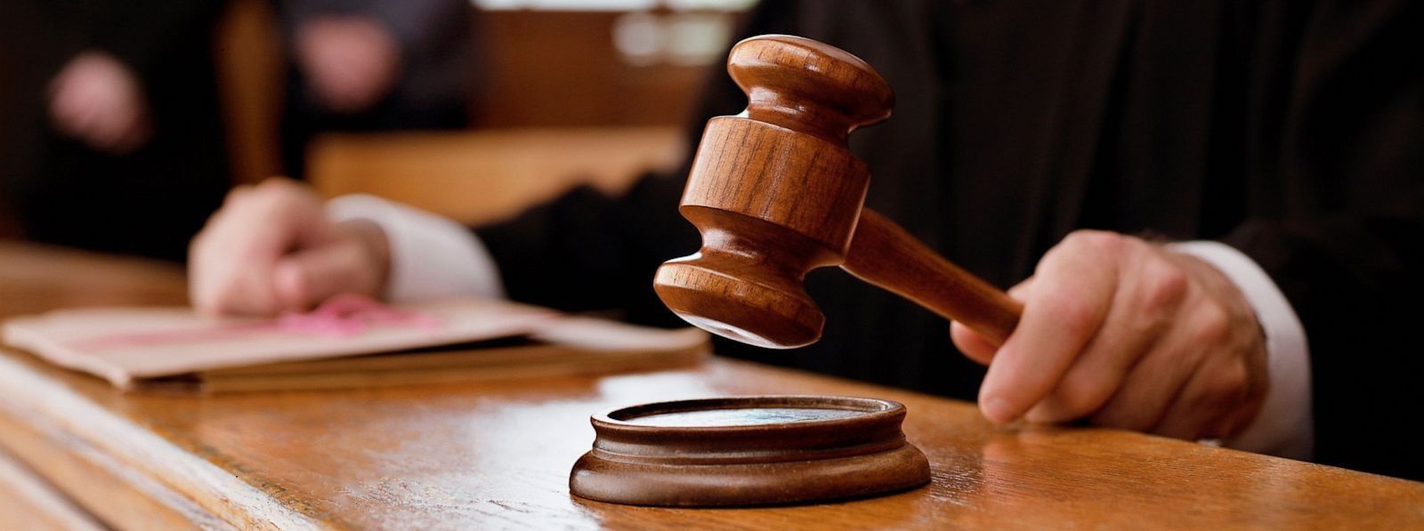 7 cá nhân phải hầu toà vì thao túng thị trường tài chính