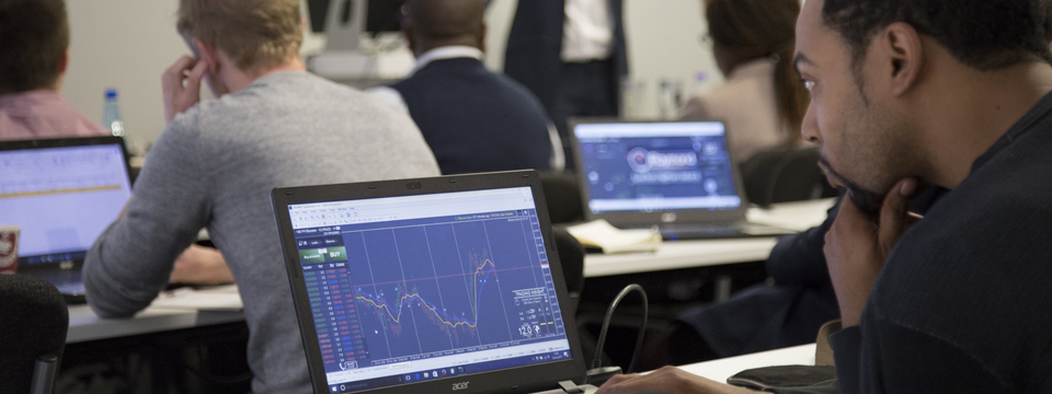 Price Action không phải là cách áp dụng mô hình nến một cách máy móc